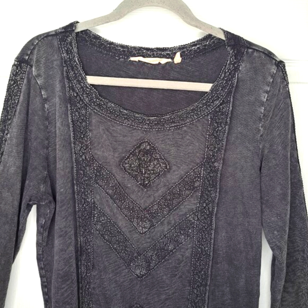 Soft Surroundings Gray Black Embroidered 3/4 Sleeve Tee Size Medium - Picture 3 of 8